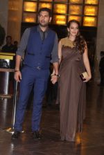 Yuvraj Singh, Hazel Keech at Preity Zinta Wedding Reception in Mumbai on 13th May 2016